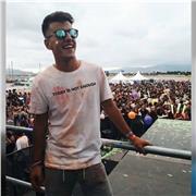 Y me ofrezco a dar clases de matemáticas, informática, física